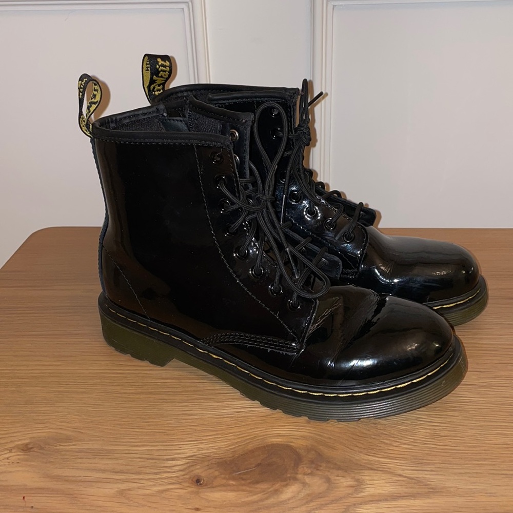 DR MARTENS PATENT BLACK BOOTS SZ W5/M4